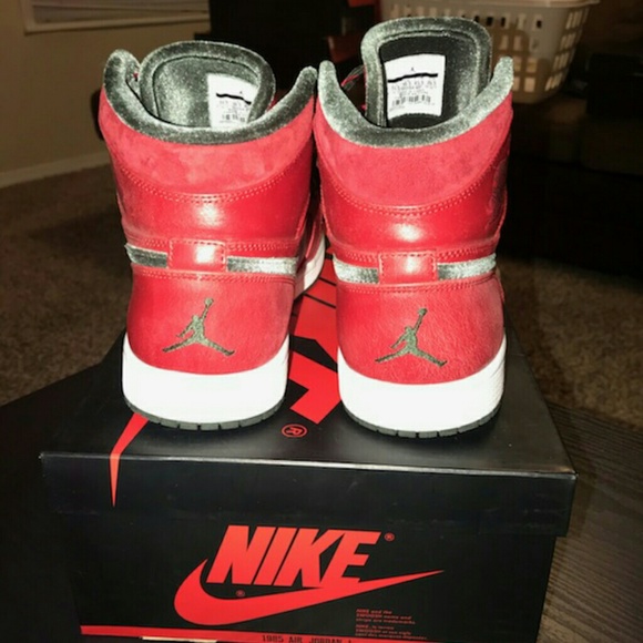 Air Jordan Retro 1 - Picture 3 of 8